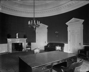 1909년 완공된 테프트 대통령 집무실. 1929년 화재로 손상되어 1933년에 철거되었다.