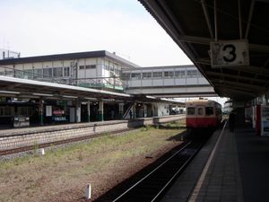 2005년 5월 고미나토선 승강장에서 본 모습