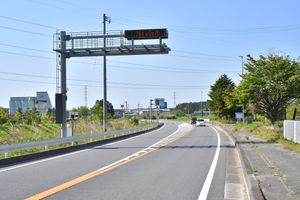 후쿠시마현 오쿠마정에서 방사선량을 표시하는 LED 도로 표시판(2024년 5월)