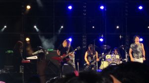 부산 국제 록 페스티벌에서 공연 중인 모습