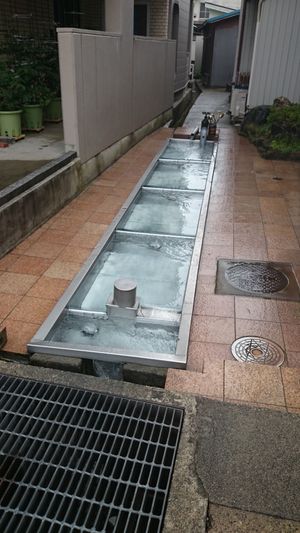 생지의 용수 중 하나인 시미즈안의 시미즈(쇼즈)