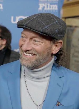 트로이 코처의 연기는 비평가들의 찬사를 받아 아카데미 남우조연상을 수상하며, 남성 청각 장애 배우로서는 최초로 이 상을 수상했다.