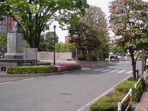 북쪽 출구 역 앞