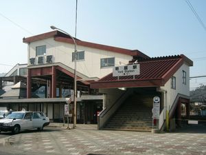 엘리베이터 설치 전인 2006년 3월의 남쪽 출입구