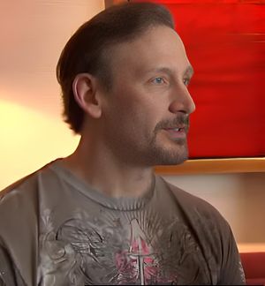 D.I.C.E. 서밋 2009에 참석한 공동 창립자이자 스튜디오 대표인 브라이언 라펠(Brian Raffel)