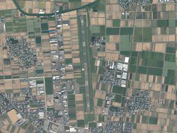 후쿠이 공항 부근의 항공 사진국토교통성 국토지리원 지도・항공사진 열람 서비스의 항공사진을 기초로 작성. 2015년 9월 23일 촬영을 합성 작성.