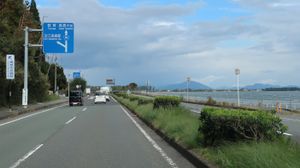 비와호를 따라 통과하는 다카시마 바이패스 (시가현 다카시마시 가쓰노)