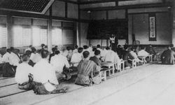 1921년경의 강의 풍경