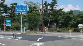 야마나카호 남쪽 해안에서 국도 413호선과 교차하는 국도 제138호선