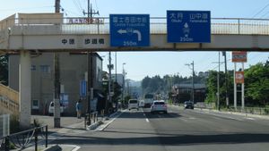 국도 제138호선과의 분기 (야마나시현 후지시다시 신니시하라)