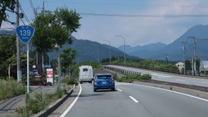 요코마치 바이패스야마나시현 미나미쓰루군 후지카와구치코마치 후나쓰