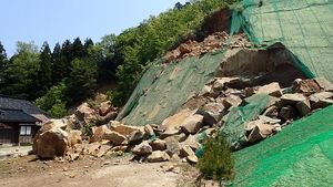 지진에 의한 경사면 붕괴 (이시카와현 스즈시)