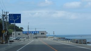 나다우라 해안을 지나는 국도 160호선이시카와현 나나오시 햐쿠마이마치