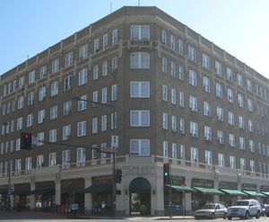 역사적인 글렌데일 호텔은 1920년대에 지어졌습니다.