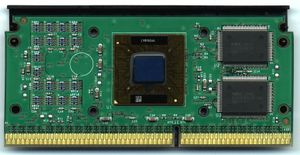 펜티엄 II '데슈츠', SECC2 변종. CPU 코어는 중앙에 있고, 캐시는 오른쪽에 있다.