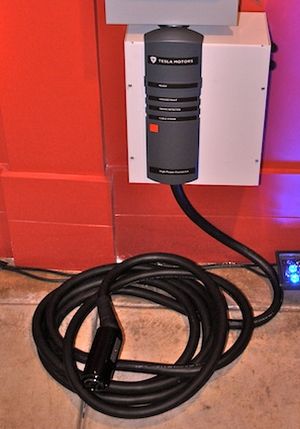 테슬라 로드스터 고전력 월 커넥터