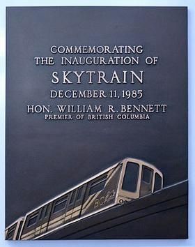 스카이트레인 개통을 기념하는 기념 명판
