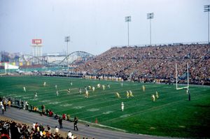 아고노츠 대 타이거-캣츠, 1971년 가을 전시 경기장에서의 킥오프