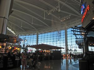 활주로가 보이는 중앙 터미널