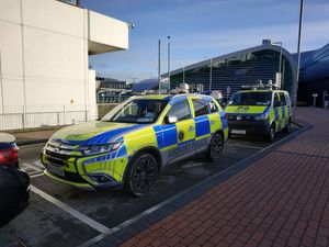 공항 경찰 차량