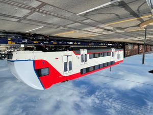 캘리포니아 주 솔트레이크 시티의 미국 조립 공장 근처에 있는 칼트레인용 Stadler KISS