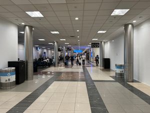 D 탑승구의 주요 복도.