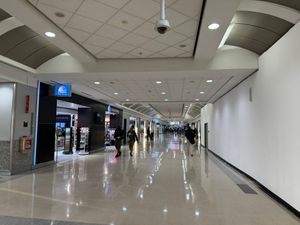 E 탑승구의 주요 복도.