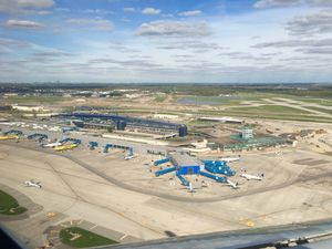 디트로이트 메트로폴리탄 웨인 카운티 공항의 에반스 터미널과 스미스 터미널의 잔해 모습