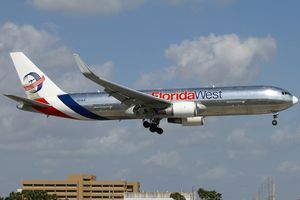 2013년 마이애미 국제공항에 착륙하는 플로리다 웨스트 보잉 767-300F