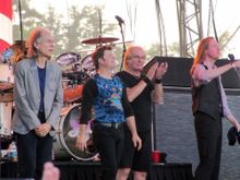 브누아 데이비드 (파랑) & 올리버 웨이크먼 (오른쪽) - 미국 신시내티 공연 (2010년 7월)