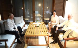 알리예바와 남편이 2024년 바쿠에서 블라디미르 푸틴 러시아 대통령과 함께