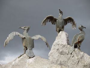 모어캠의 스톤 제티에 있는 브라이언 펠의 가마우지 조각