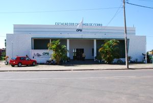 이냠바느 철도역 전면