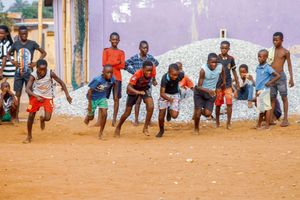 달리기 경주를 하는 아이들