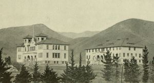 1901년에 설립된 캘리포니아 폴리텍 학교는 결국 오늘날의 캘리포니아 폴리텍 주립 대학교 샌루이스오비스포가 되었다.