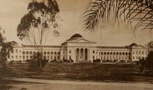 1897년에 설립된 샌디에이고 주립 사범학교는 1923년에 샌디에이고 주립 교원 양성 대학이 되었고 (결국 샌디에이고 주립 대학교가 됨).