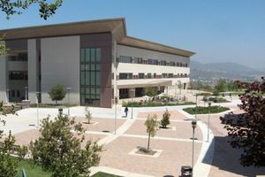 샌마르코스의 켈로그 도서관.