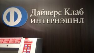 2016년 8월 러시아어 다이너스 클럽 간판