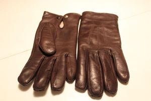 란데르스는 수세기 동안 장갑 생산으로 유명했다.