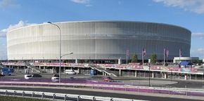 UEFA 유로 2012 중인 경기장 외부