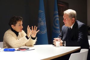 앨 고어가 파리 협정 기간 중 크리스티아나 피게레스와 만나는 등 속편에 등장하는 회의 장면