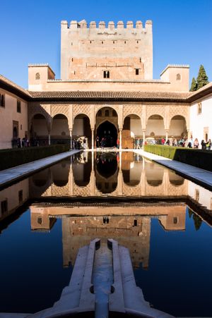 코마레스 궁전은 원래 이스마일 1세가 건설했다.