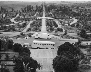 1973년 람사르 구 호텔 앞마당