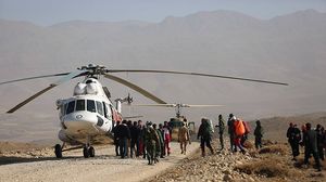 실종된 항공기를 수색하기 위해 헬리콥터가 투입되었다.