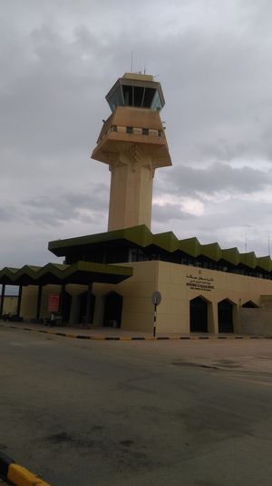 살랄라 공항의 최초 민간 시설.