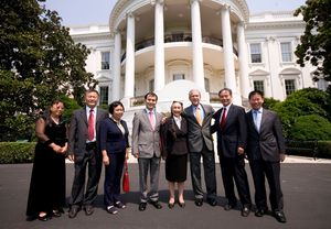 2008년 7월, 조지 W. 부시 미국 대통령과 백악관에서 만난 레비야 카디르.