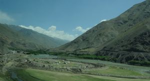 판지시르 축구 경기장 건설, 2011