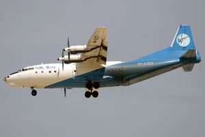 2005년 실크웨이 항공 안토노프 An-12 항공기