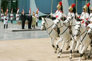 2006년 5월 25일, 브라질리아 알보라다 궁전에서 열린 프랑스 대통령 자크 시라크의 도착 기념식에서 독립 용기병의 모습