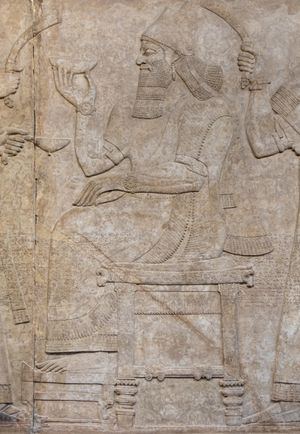 즉위한 아슈르나시르팔 2세.